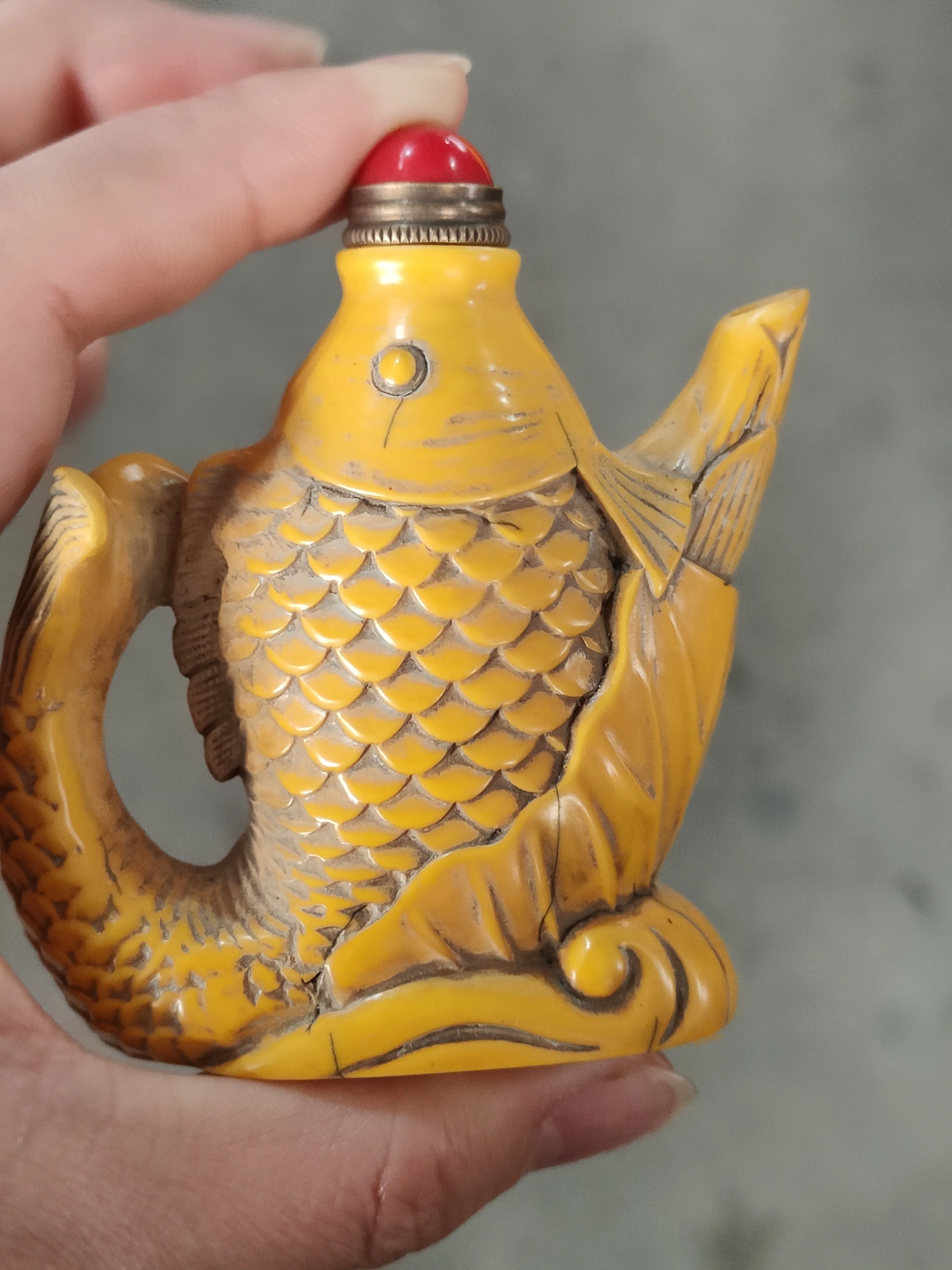 Миниатюрная китайская бутылочка нюхательного табака кои в подарок - 3