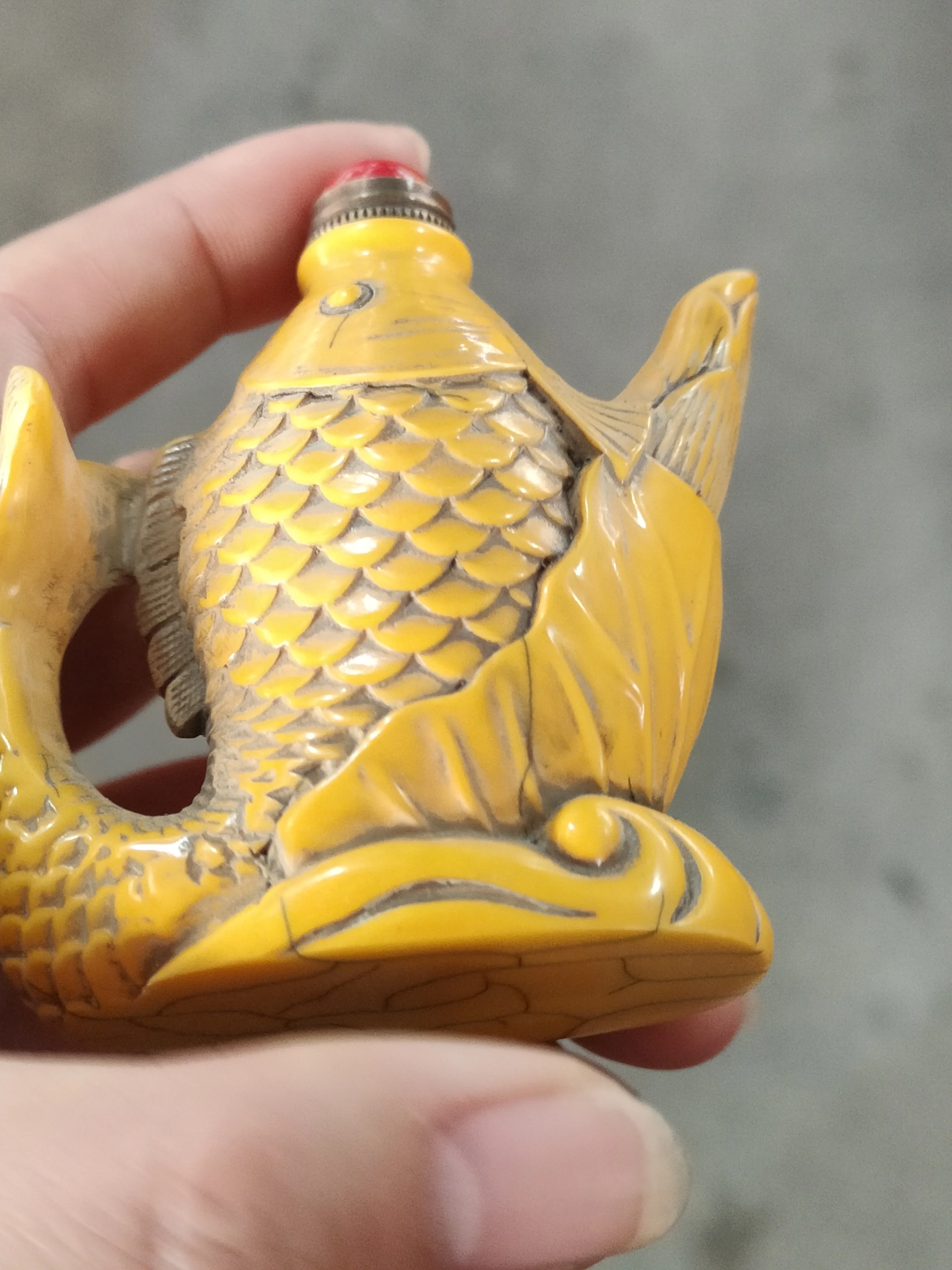 Миниатюрная китайская бутылочка нюхательного табака кои в подарок - 4