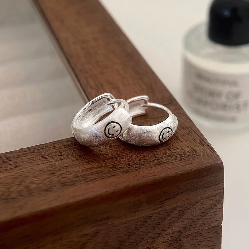  Матовая улыбка Круг Серьги-кольца для женщин Ретро Уникальная креативная пряжка для ушей Универсальные аксессуары EH2090 - 0