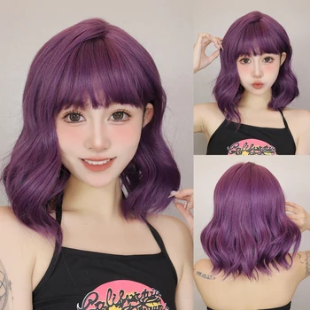 Короткие волнистые парики Боб для женщин Фиолетовый красочный Использование для вечеринок Синтетические волосы с челкой Натуральный ежедневный косплей Мягкие парики Термостойкие