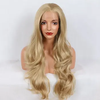 Синтетические волосы 13 * 4 дюйма Кружевные передние парики Золотой блондин Волна тела Высокое качество Термостойкое волокно Предварительно выщипанная линия роста волос для женщин